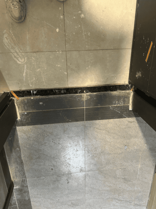 桃園客廳驗屋-門檻未打矽利康