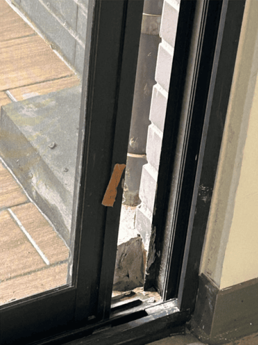 桃園客廳驗屋-窗框工程汙染