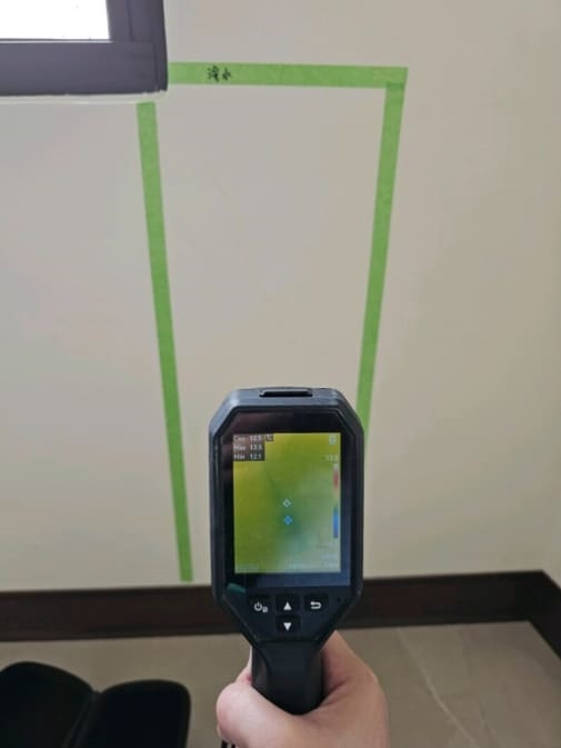 桃園站前越A戶9樓驗屋 - 臥室外牆窗框右下角隅滲水