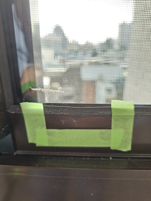 桃園站前越A戶9樓驗屋 - 臥室小扇窗窗片一處變形