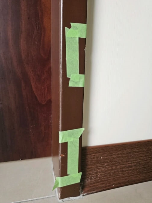 桃園站前越A戶9樓驗屋 - 臥室門框門片多處髒汙缺損