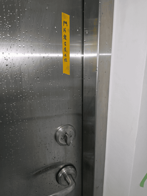 宜蘭縣院里來聚心華廈驗屋 - 陽台門片密合度不佳水分滲入戶內
