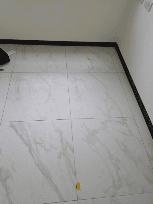 宜蘭縣院里來聚心華廈驗屋 - 臥室地磚多處填縫不實、髒汙