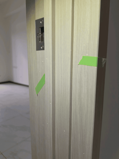 宜蘭縣院里來聚心華廈驗屋 - 臥室門框一處髒汙